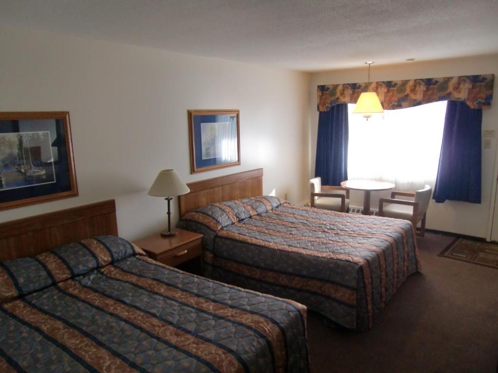 Ranchmen Motel Medicine Hat Room photo